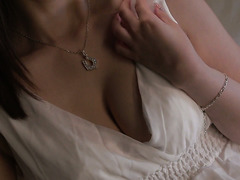 Nackt kumpel knallt asiatische Schlampe in weißen Kleid und Höschen Saya Niiyama